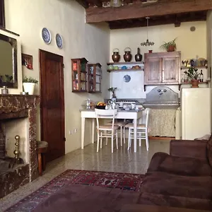 Camera Monte San Savino Bed & Breakfast